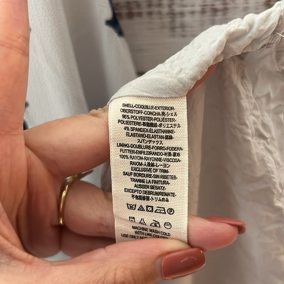 Free People Cloud Combo
Floral "Flutter By" Pleated Mini Dress 6 MSRP $128 - Picture 11 of 16